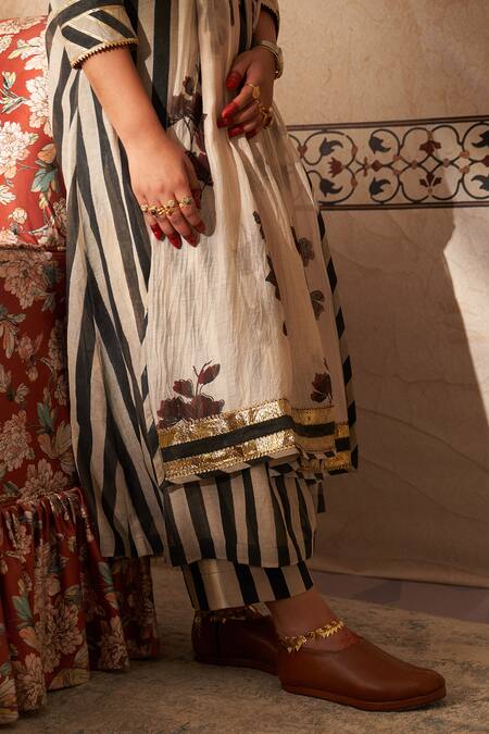 Rekha Agra_Black , Silk Gota Patti Split V-neck And White Striped Kurta Set _Online_at_Aza_Fashions