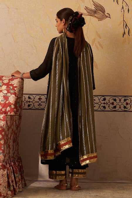 Rekha Agra Black Anar Embroidered Kurta Set 