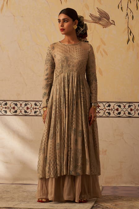 Rekha Agra_Beige Chanderi Embroidery Round Neck Phool Handblock Print Anarkali Gharara Set _Online_at_Aza_Fashions