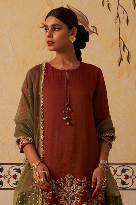Buy Rekha Agra Maroon Organza, Tissue, Chanderi Sequins, Gullista Mukaish Embroidered Kurta Set Online at Aza Fashions Buy_Rekha Agra_Maroon Organza, Tissue, Chanderi Sequins, Gullista Mukaish Embroidered Kurta Set _Online_at_Aza_Fashions