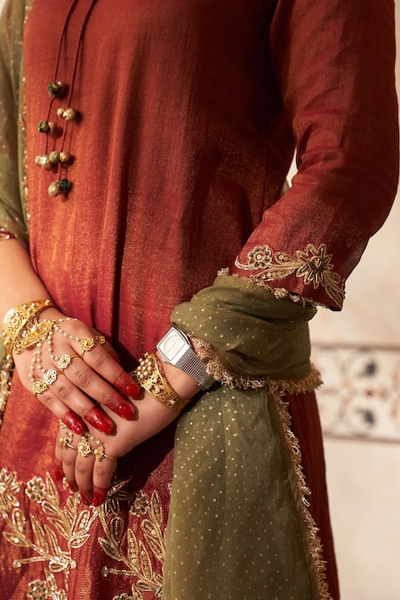 Shop Rekha Agra Maroon Organza, Tissue, Chanderi Sequins, Gullista Mukaish Embroidered Kurta Set Online at Aza Fashions Shop_Rekha Agra_Maroon Organza, Tissue, Chanderi Sequins, Gullista Mukaish Embroidered Kurta Set _Online_at_Aza_Fashions