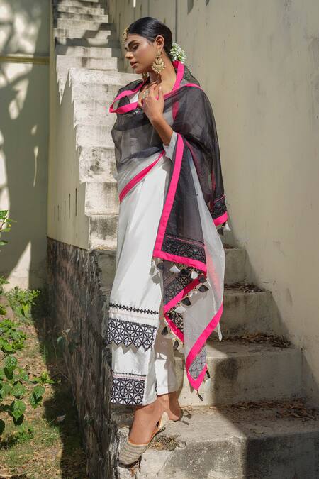 Tamaraa By Tahani Ivory Taffeta, Silk, Chiffon Pearls, Sequins, Beads, Embroidery, Hand Kurta Set Online at Aza Fashions Tamaraa By Tahani_Ivory Taffeta, Silk, Chiffon Pearls, Sequins, Beads, Embroidery, Hand Kurta Set _Online_at_Aza_Fashions