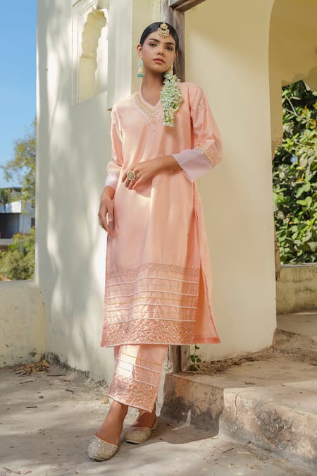 Tamaraa By Tahani Peach Hand Embroidered Kurta Set 