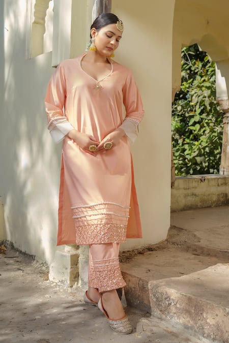 Tamaraa By Tahani Peach Hand Embroidered Kurta Set 