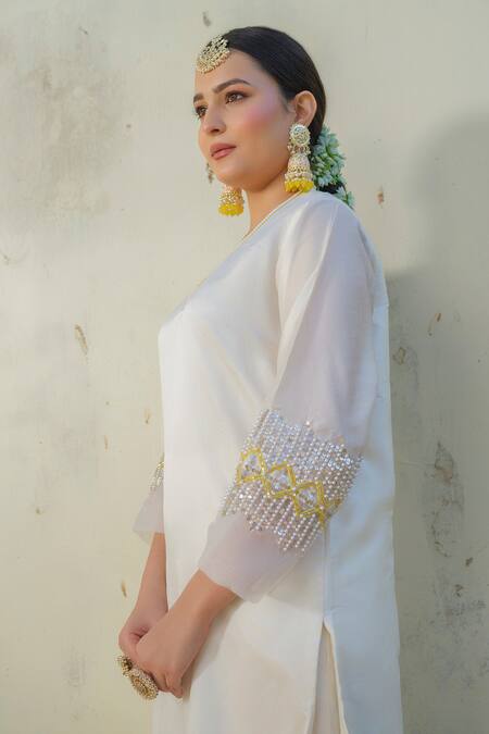 Buy_Tamaraa By Tahani_Ivory Taffeta, Chiffon Pearls, Sequins, Beads Hand Embroidered Kurta Set 
