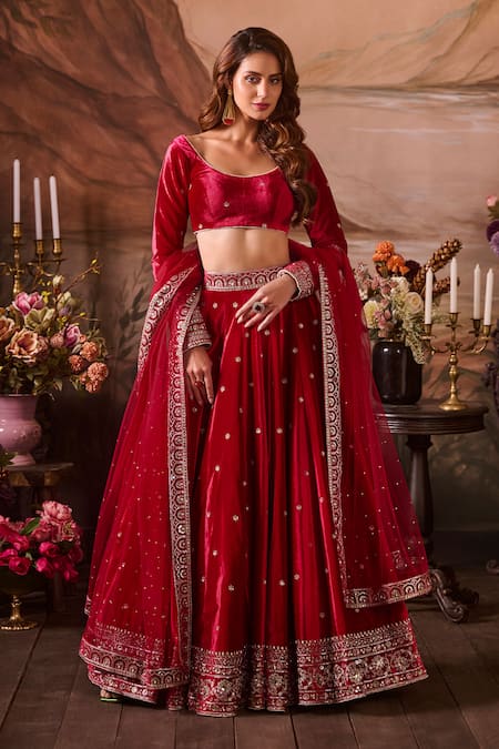 LASHKARAA Embroidered Bridal Lehenga Set 