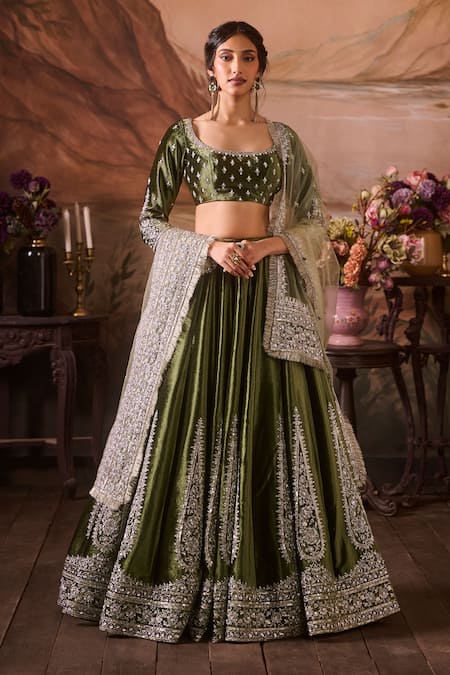 LASHKARAA Ornate Bloom Embroidered Lehenga Set 