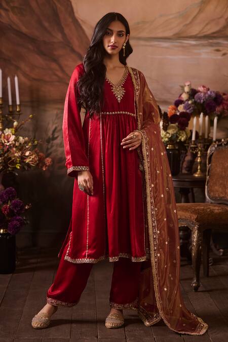 Buy Lashkaraa Red Velvet, Net Zari, Sequins V-neck Gul Crest Embroidered Kurta Set Online at Aza Fashions Buy_Lashkaraa_Red Velvet, Net Zari, Sequins V-neck Gul Crest Embroidered Kurta Set_Online_at_Aza_Fashions