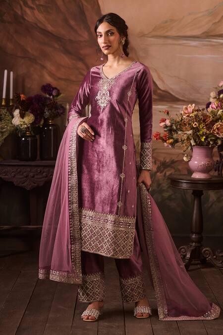 Buy_Lashkaraa_Purple Velvet, Net Zari, Sequins, Embroidery V-neck Bloom Kurta Pant Set_Online_at_Aza_Fashions
