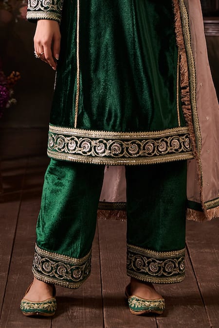 Lashkaraa_Green Velvet, Net Sequins, Embroidery Round Neck Kurta Pant Set_Online_at_Aza_Fashions