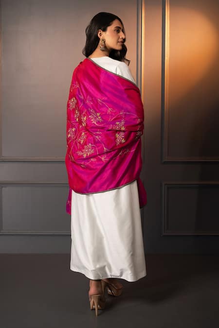 Shop Neelu And Manvi White Cotton, Silk Embroidery V-neck Floral Hand Kurta Set at Aza Fashions Shop_Neelu And Manvi_White Cotton, Silk Embroidery V-neck Floral Hand Kurta Set _at_Aza_Fashions