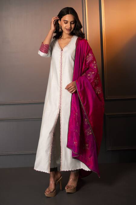 Neelu And Manvi White Cotton, Silk Embroidery V-neck Floral Hand Kurta Set Online at Aza Fashions Neelu And Manvi_White Cotton, Silk Embroidery V-neck Floral Hand Kurta Set _Online_at_Aza_Fashions