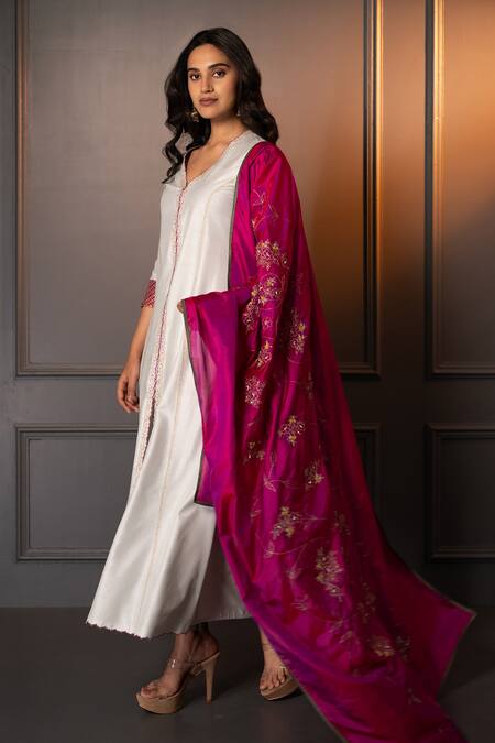 Buy Neelu And Manvi White Cotton, Silk Embroidery V-neck Floral Hand Kurta Set Online at Aza Fashions Buy_Neelu And Manvi_White Cotton, Silk Embroidery V-neck Floral Hand Kurta Set _Online_at_Aza_Fashions