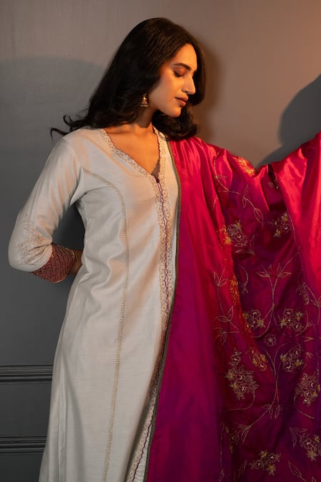 Shop Neelu And Manvi White Cotton, Silk Embroidery V-neck Floral Hand Kurta Set Online at Aza Fashions Shop_Neelu And Manvi_White Cotton, Silk Embroidery V-neck Floral Hand Kurta Set _Online_at_Aza_Fashions