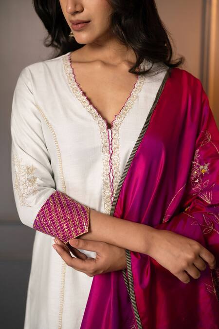 Neelu And Manvi White Cotton, Silk Embroidery V-neck Floral Hand Kurta Set at Aza Fashions Neelu And Manvi_White Cotton, Silk Embroidery V-neck Floral Hand Kurta Set _at_Aza_Fashions