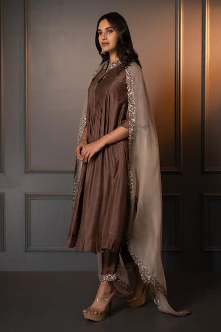 Neelu And Manvi Floral Thread Embroidered Kurta Set 