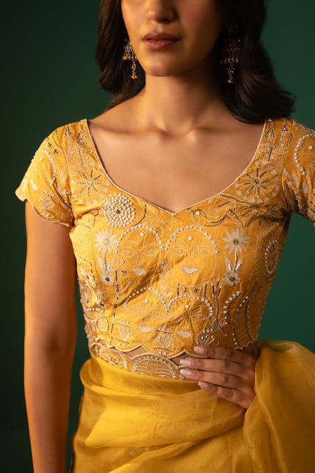 Buy_Neelu And Manvi_Yellow Silk, Organza Embroidery Polo Collar Floral Face Motif Saree Set _Online_at_Aza_Fashions