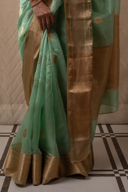 Priyanka Raajiv Green Silk, Chanderi Foil Printing Paisley Buti Saree With Blouse at Aza Fashions Priyanka Raajiv_Green Silk, Chanderi Foil Printing Paisley Buti Saree With Blouse _at_Aza_Fashions