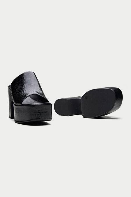 Oroh_Black Textured Platform Sandals _at_Aza_Fashions