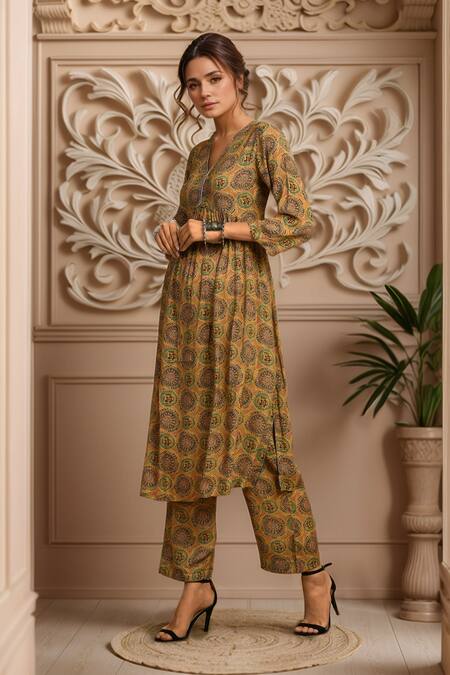 Buy_Samyukta Singhania_Yellow Muslin V-neck Printed Kurta And Pant Set_Online_at_Aza_Fashions