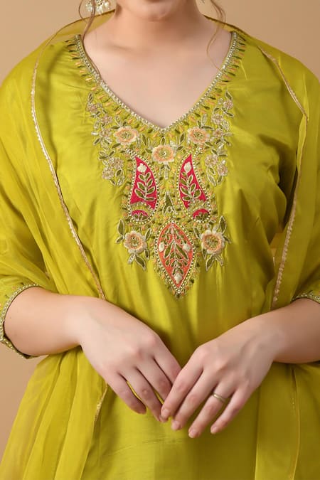 Buy_Samyukta Singhania_Green Silk, Organza Embroidery, Lace V-neck Paisley Thread Kurta And Pant Set 