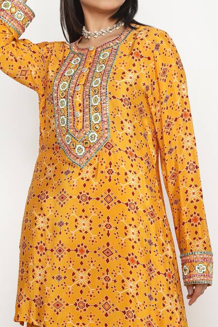 Neha Mehra Orange Crepe Embroidery Round Neck Geometric Bloom Print Kurta Set Online at Aza Fashions Neha Mehra_Orange Crepe Embroidery Round Neck Geometric Bloom Print Kurta Set _Online_at_Aza_Fashions