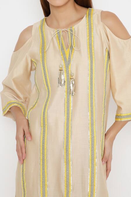 Neha Mehra_Beige Chanderi Fringe Round Neck Gota Patti Embroidered Tunic And Pant Set _Online_at_Aza_Fashions