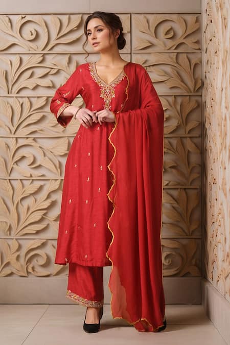 Samyukta Singhania Floral Thread Embroidered Kurta & Pant Set 