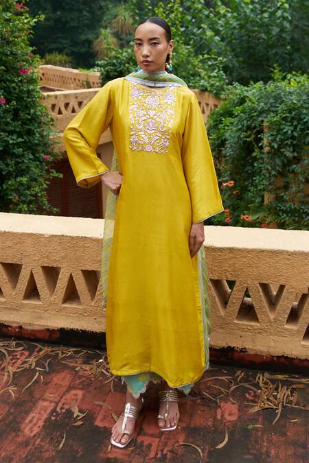 Archana Shah_Yellow Organza, Lace, Silk Zari Round Neck Floral Embroidered Kurta Set _Online_at_Aza_Fashions