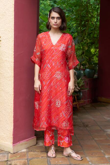 Archana Shah_Orange Organza Sequins, Pearls V-neck Geometric Print Kurta And Pant Set _Online_at_Aza_Fashions