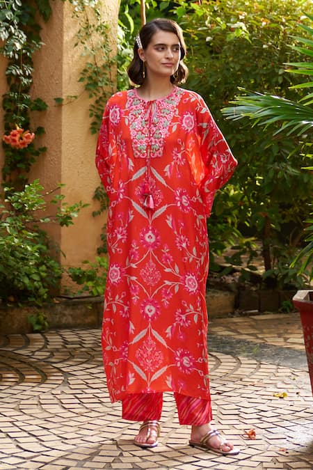 Archana Shah_Pink Crepe Embroidery Round Neck Floral Geometric Kaftan And Pant _Online_at_Aza_Fashions