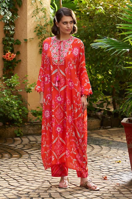 Archana Shah_Pink Crepe Embroidery Round Neck Floral Geometric Kaftan And Pant _at_Aza_Fashions