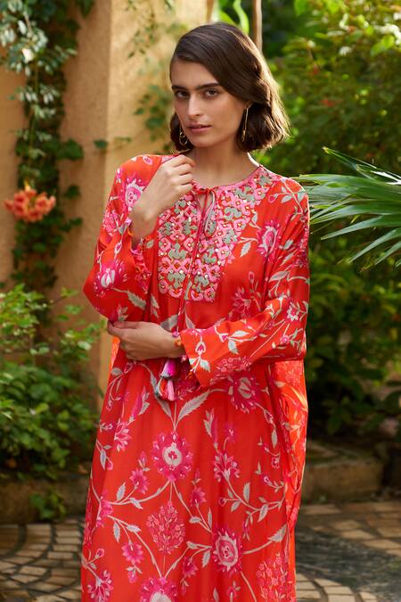Buy_Archana Shah_Pink Crepe Embroidery Round Neck Floral Geometric Kaftan And Pant 