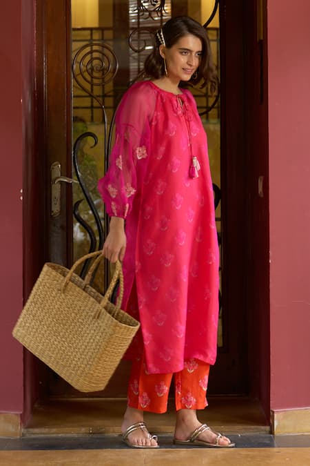Buy Archana Shah Pink Organza Embroidery Round Neck Floral Kurta Set Online at Aza Fashions Buy_Archana Shah_Pink Organza Embroidery Round Neck Floral Kurta Set _Online_at_Aza_Fashions