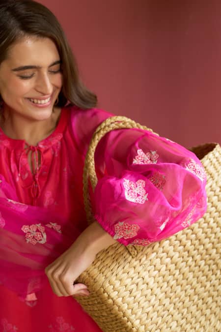 Archana Shah Pink Organza Embroidery Round Neck Floral Kurta Set at Aza Fashions Archana Shah_Pink Organza Embroidery Round Neck Floral Kurta Set _at_Aza_Fashions
