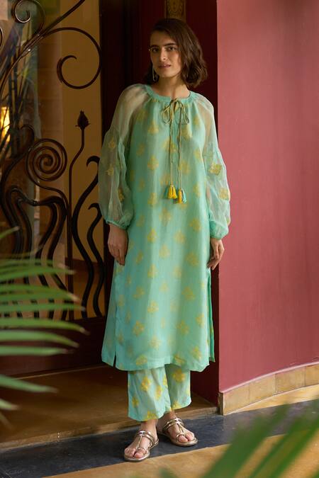 Buy Archana Shah Blue Organza Embroidery Round Neck Floral Kurta Set Online at Aza Fashions Buy_Archana Shah_Blue Organza Embroidery Round Neck Floral Kurta Set _Online_at_Aza_Fashions