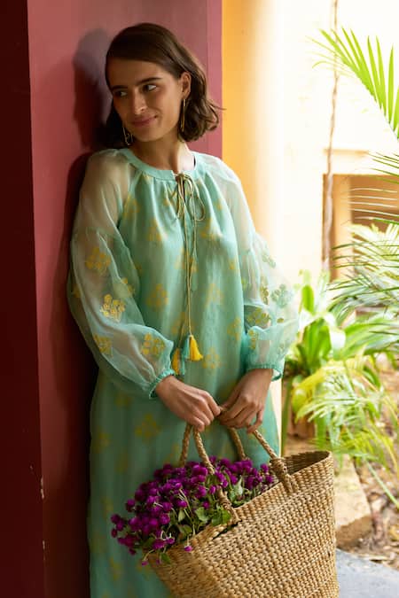 Archana Shah Blue Organza Embroidery Round Neck Floral Kurta Set at Aza Fashions Archana Shah_Blue Organza Embroidery Round Neck Floral Kurta Set _at_Aza_Fashions