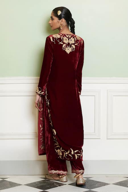 Devnaagri Zardozi Embroidered Velvet Kurta Set 