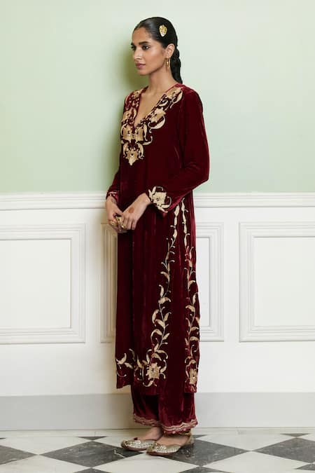 Buy Devnaagri Maroon Velvet Embroidery V-neck Zardozi Kurta Set Online at Aza Fashions Buy_Devnaagri_Maroon Velvet Embroidery V-neck Zardozi Kurta Set _Online_at_Aza_Fashions