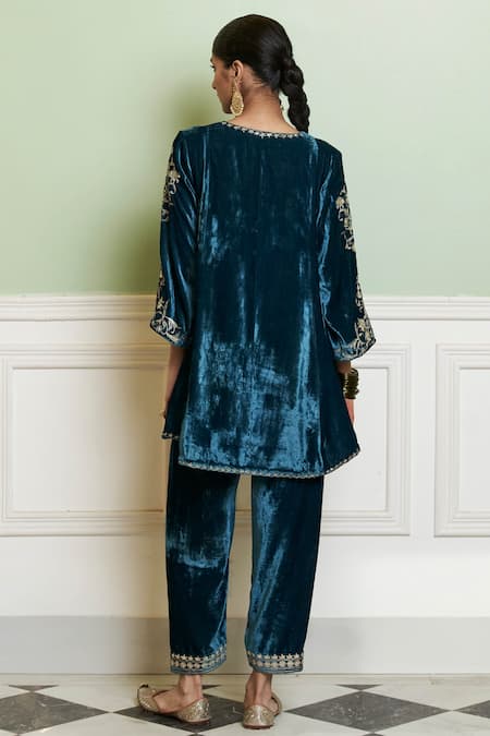 Shop Devnaagri Blue Velvet Sequins, Zari Round Neck Teal Embroidered Kurta Set at Aza Fashions Shop_Devnaagri_Blue Velvet Sequins, Zari Round Neck Teal Embroidered Kurta Set _at_Aza_Fashions