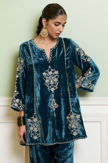 Buy Devnaagri Blue Velvet Sequins, Zari Round Neck Teal Embroidered Kurta Set Online at Aza Fashions Buy_Devnaagri_Blue Velvet Sequins, Zari Round Neck Teal Embroidered Kurta Set _Online_at_Aza_Fashions