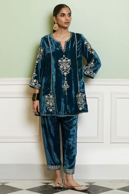Shop Devnaagri Blue Velvet Sequins, Zari Round Neck Teal Embroidered Kurta Set Online at Aza Fashions Shop_Devnaagri_Blue Velvet Sequins, Zari Round Neck Teal Embroidered Kurta Set _Online_at_Aza_Fashions
