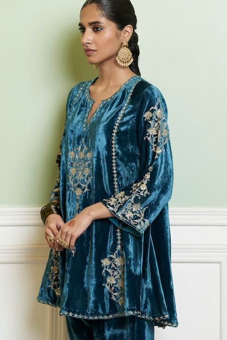 Devnaagri Blue Velvet Sequins, Zari Round Neck Teal Embroidered Kurta Set at Aza Fashions Devnaagri_Blue Velvet Sequins, Zari Round Neck Teal Embroidered Kurta Set _at_Aza_Fashions