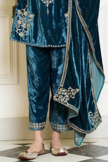 Buy Devnaagri Blue Velvet Sequins, Zari Round Neck Teal Embroidered Kurta Set Buy_Devnaagri_Blue Velvet Sequins, Zari Round Neck Teal Embroidered Kurta Set