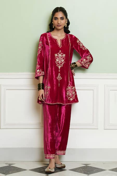 Shop Devnaagri Fuchsia Velvet Sequins, Zari Round Neck Zardozi Embroidered Kurta Set at Aza Fashions Shop_Devnaagri_Fuchsia Velvet Sequins, Zari Round Neck Zardozi Embroidered Kurta Set _at_Aza_Fashions
