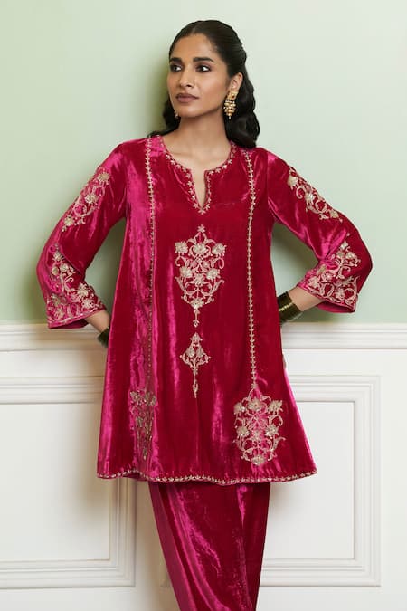Devnaagri Fuchsia Velvet Sequins, Zari Round Neck Zardozi Embroidered Kurta Set Online at Aza Fashions Devnaagri_Fuchsia Velvet Sequins, Zari Round Neck Zardozi Embroidered Kurta Set _Online_at_Aza_Fashions