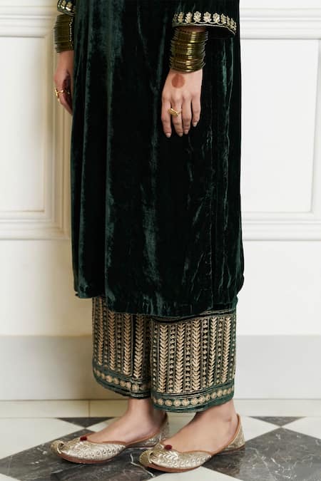 Devnaagri Green Velvet Sequins, Zari, Embroidery Round Neck Emerald Aari Kurta Set Online at Aza Fashions Devnaagri_Green Velvet Sequins, Zari, Embroidery Round Neck Emerald Aari Kurta Set _Online_at_Aza_Fashions