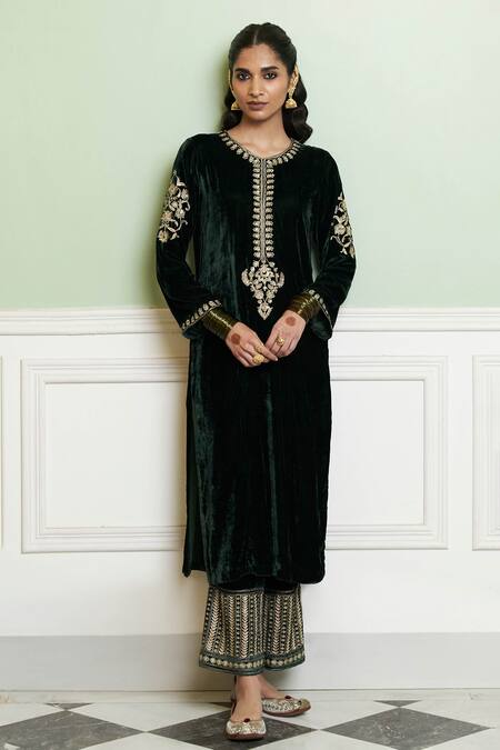Shop Devnaagri Green Velvet Sequins, Zari, Embroidery Round Neck Emerald Aari Kurta Set Online at Aza Fashions Shop_Devnaagri_Green Velvet Sequins, Zari, Embroidery Round Neck Emerald Aari Kurta Set _Online_at_Aza_Fashions