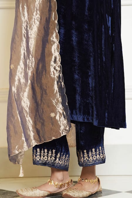 Devnaagri_Blue Velvet, Silk Zari Round Neck Navy Zardozi Embroidered Kurta Set _at_Aza_Fashions
