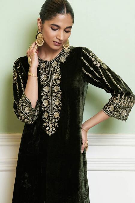 Shop_Devnaagri_Green Velvet, Silk Embroidery, Zari Round Neck Floral Zardozi Kurta Set _Online_at_Aza_Fashions